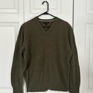 BANANA REPUBLIC Men's Olive V-Neck Sweater